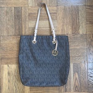 Michael Kors Signature Jet Set Tote